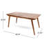 Table de salle à manger d'extérieur en bois massif avec finition en teck, durable et élégante pour les réunions de famille et les réceptions.