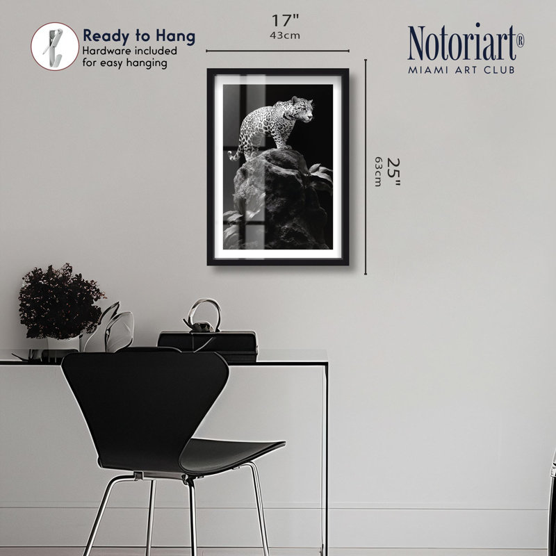 «Phantom Feline I Shadowbox» par Notoriart, Noir, H 25 po x l 17 po