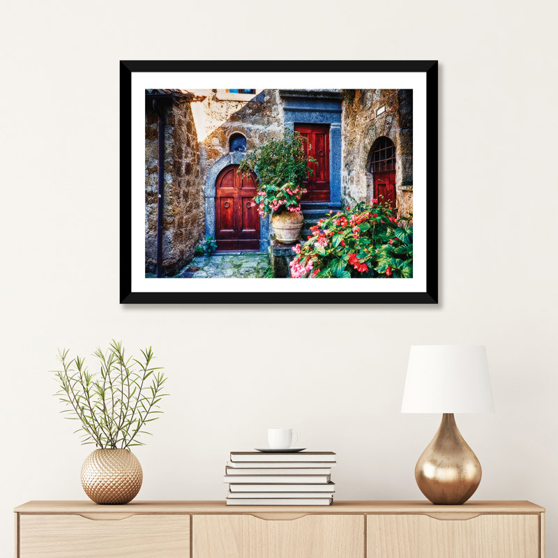«Classic House Entrance in Umbria» - Impression, H 24 po x l 32 po x P 1 po, Papier noir