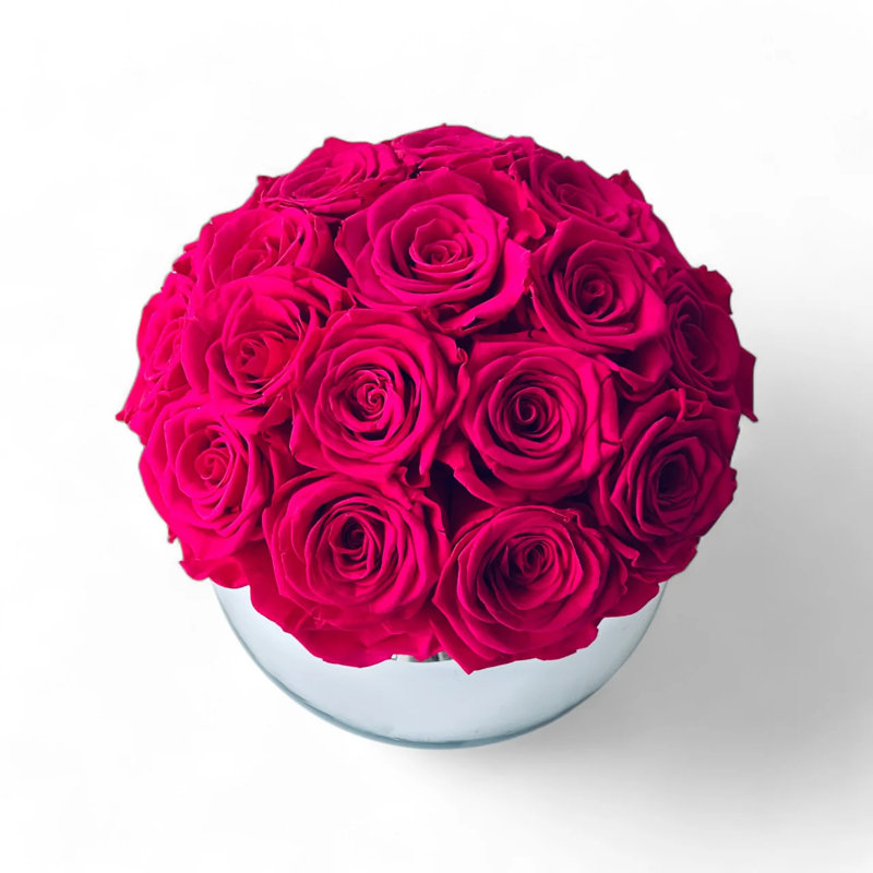 Arrangement de roses préservées dans un vase