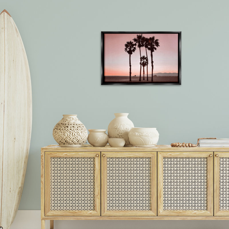  «Cluster of Palm Trees», toile flottante encadrée par Natalie Carpentieri, H 17 po x l 25 po, Cadre flottant noir de jais