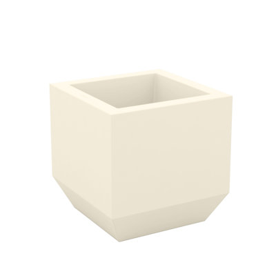 Vela Resin Pot Planter