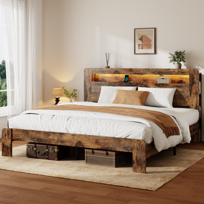 Base de lit très grand Farmhouse avec tête de lit de rangement, cadre de lit plateforme en bois avec station de charge et lumière DEL, sans bruit, aucun sommier tapissier requis et assemblage facile