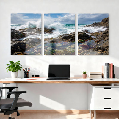 Ensemble de 3 tableaux sur toile représentant des vagues de l'océan et un rivage rocheux