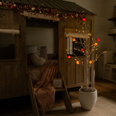 4 pi. Arbre de Noël artificiel pré-éclairé avec 48 lumières DEL en forme de cœur et baies rouges