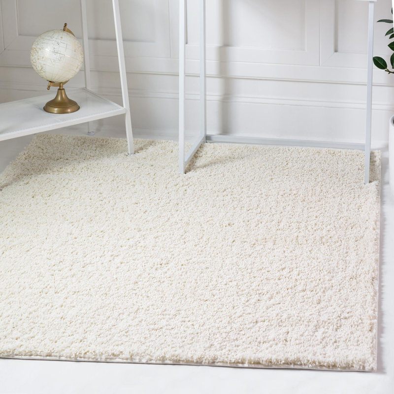 Tapis blanc en polypropylène tissé à la machine à poils longs Fragos, Rectangle 8 pi x 11 pi