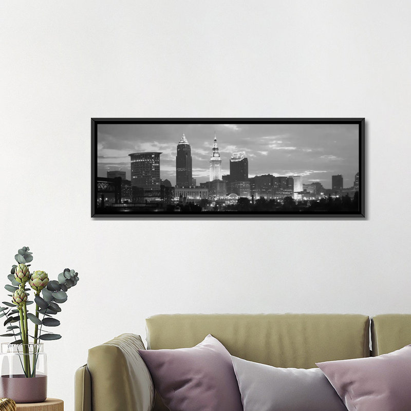 Cityscape de l’horizon panoramique cleveland, reproduction de photo sur toile, H 12 po x l 36 po x P 1,5 po, Cadre noir