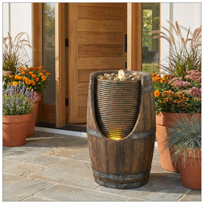Fontaine de baril d'extérieur avec lumières aspect bois rustique fait à la main en résine décor de jardin pour porche de patio