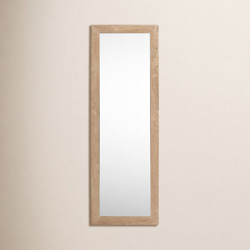 Miroir de plancher en pierre de travertin de 72 pouces Halofax - Élégance naturelle dans un ton de travertin subtil