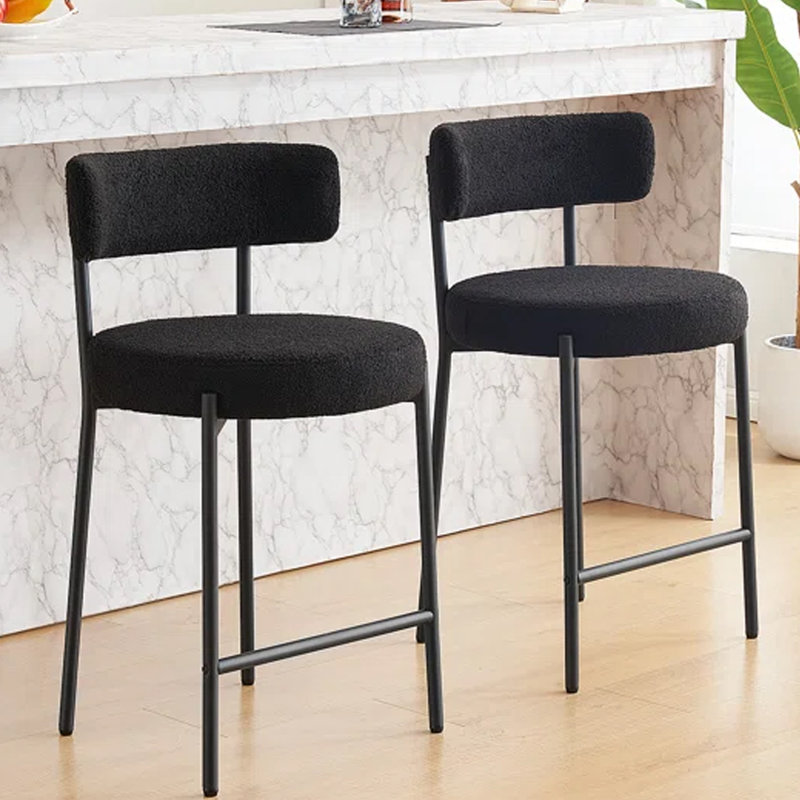 Tabouret 34,25 "H 34,25" avec dossier courbé, Similifourrure noire