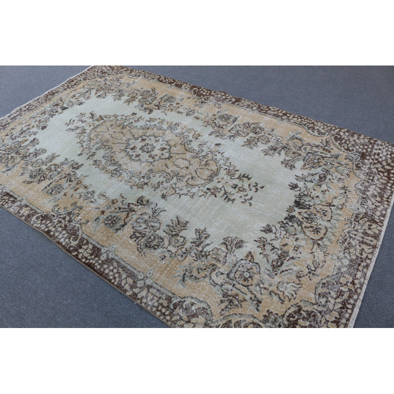 Tapis turc rétro beige et brun à motif floral parfait pour une décoration intérieure élégante