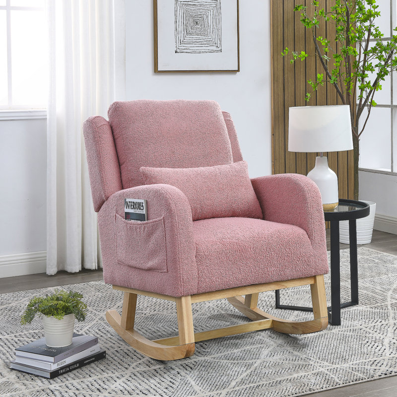 27. Fauteuil à bascule de salon moderne à dossier haut l 5 po avec un coussin lombaire, deux poches latérales et un ours en peluche.