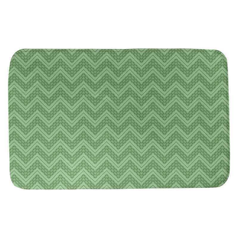 Tapis pour salle de bain à motif à chevrons à la main Stephenie, l 21 po x L 34 po, Vert / Vert clair