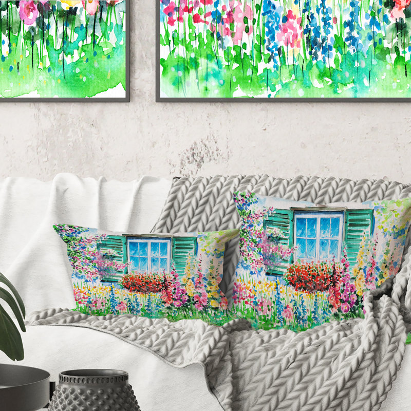 Géranium rouge devant une fenêtre bleue - Coussin Farmhouse, 18 po x 18 po