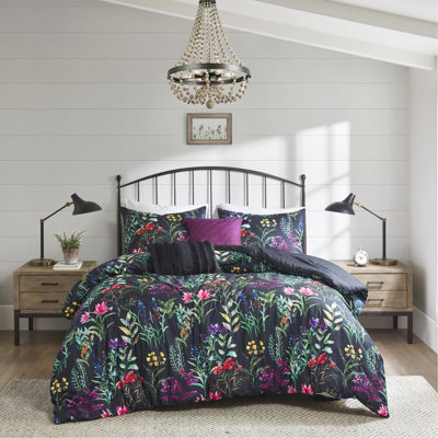 Édredon 5 pièces pour très grand / très grand lit. Couleur noire. Design luxueux avec imprimé botanique. . Comprend 2 taies décoratives et coussins décoratifs. Lavable à la machine. Très grand. Noir Conception glamour. Rembourrage. Assorti