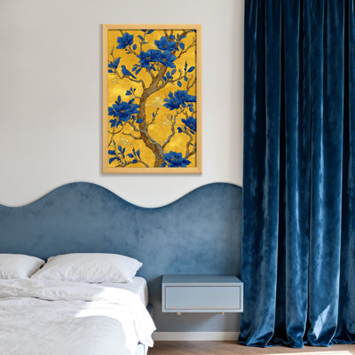 Plantes et fleurs Fleurs bleues sur fond doré avec des branches d'arbres