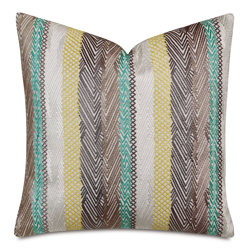 Housse et insert de coussin décoratif carré Boutique Spring par 773 Claude, Plumes