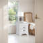Table de chevet traditionnelle blanche intemporelle