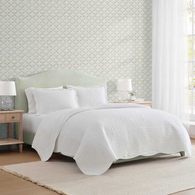 Martha Stewart Vintage Scallop Solid Cotton Reversible Quilt Set, Twin Quilt + 1 Standard Sham, White