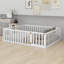 Structure de lit en bois avec clôture et porte-1199403468-1199403459