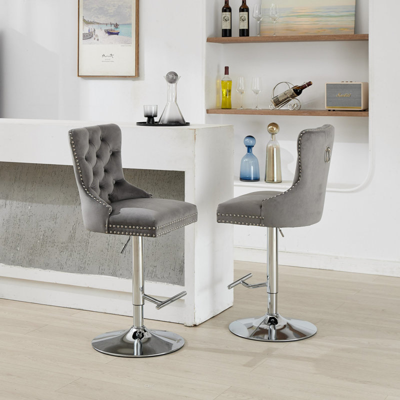 Tabourets de bar pivotants épais en velours chromé, hauteur réglable de 25 à 33 po, rembourrage moderne avec base de 17,7 po, boutons capitonnés et siège à ressorts, éponge et ressort, pour pub maison et îlot de cuisine (gris, ensemble de 2)