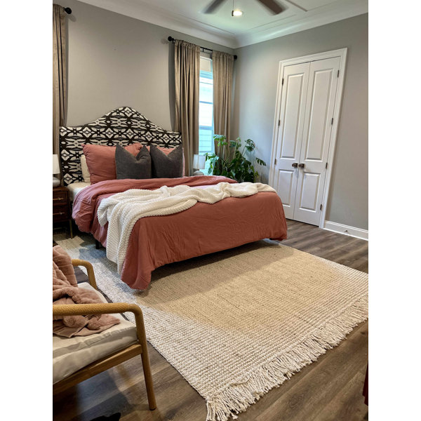 https://assets.wfcdn.com/im/25516481/resize-h600-w600%5Ecompr-r85/2646/264605166/Moncton+Handmade+Jute%2FSisal+Beige+Area+Rug.jpg