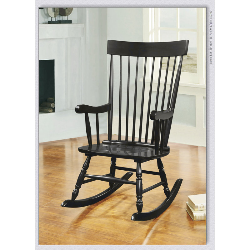 Chaise berçante Arlo à finition noire avec dossier à broche et mouvement berçant en douceur pour plus de confort et de style