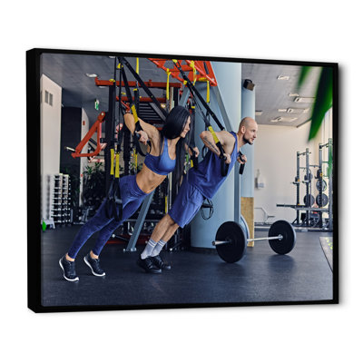 Athlétisme Couple, robes, entraînement sur toile
