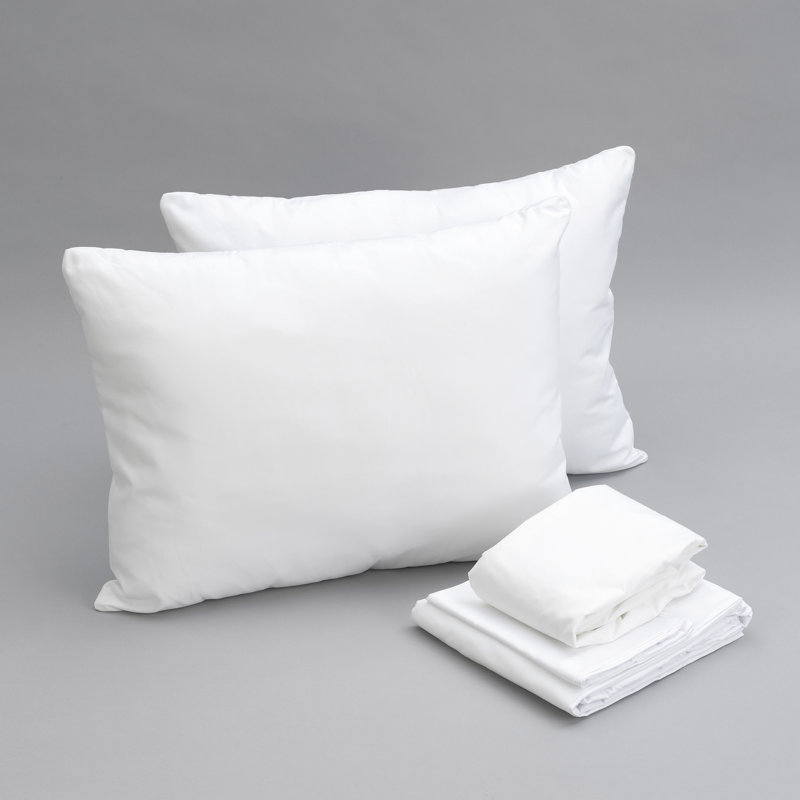 Literie simple pour lit simple TG comprenant oreiller, drap et protège-matelas. 100% microfibre douce à 90 g / m² Le protecteur offre une protection sur 5 côtés contre les déversements de liquide. Taie d'oreiller double à coutures plates