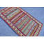 Tapis oriental rétro kilim turc avec tissage Sumac: idéal pour la décoration bohémienne et ethnique rouge / arc-en-ciel