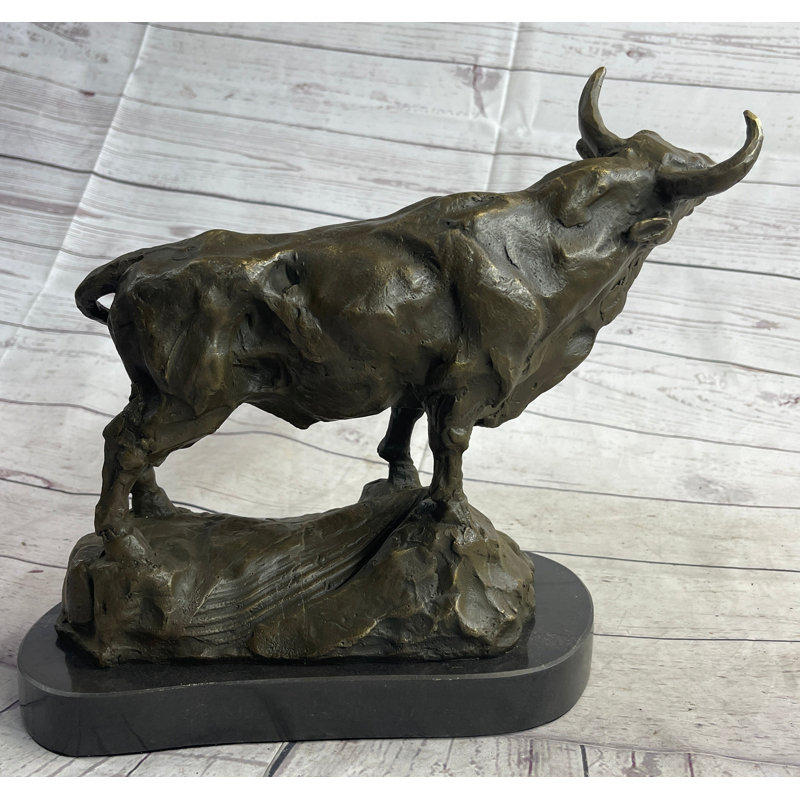 Sculpture Bull