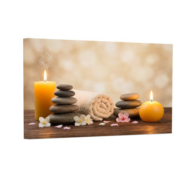 Bougies Fashion, pierres, serviettes, fleurs, cadre paisible