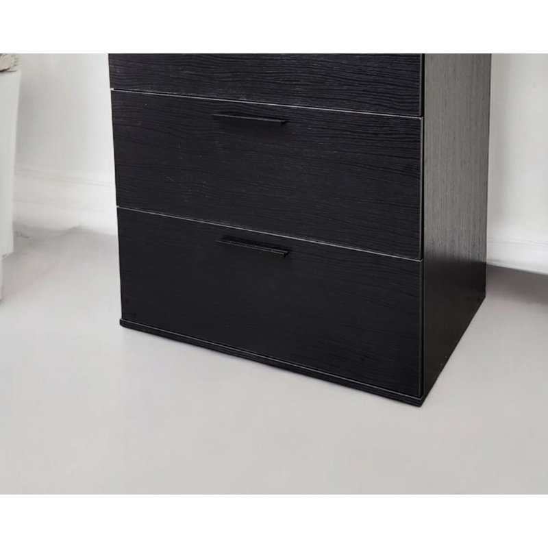 Commode noire à quatre tiroirs Oliver