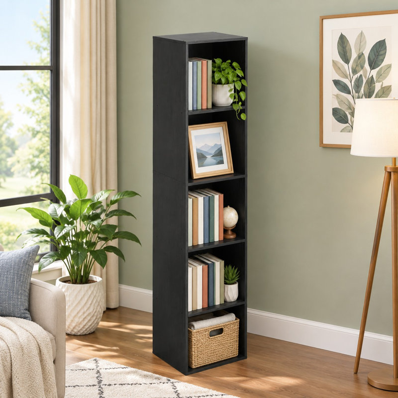 Cette bibliothèque autoportante noire à 5 cubes présente un design ouvert étroit et discret ainsi qu'une surface en mélamine écologique, idéale pour les bureaux, les salons, les chambres ou les espaces de travail à domicile.