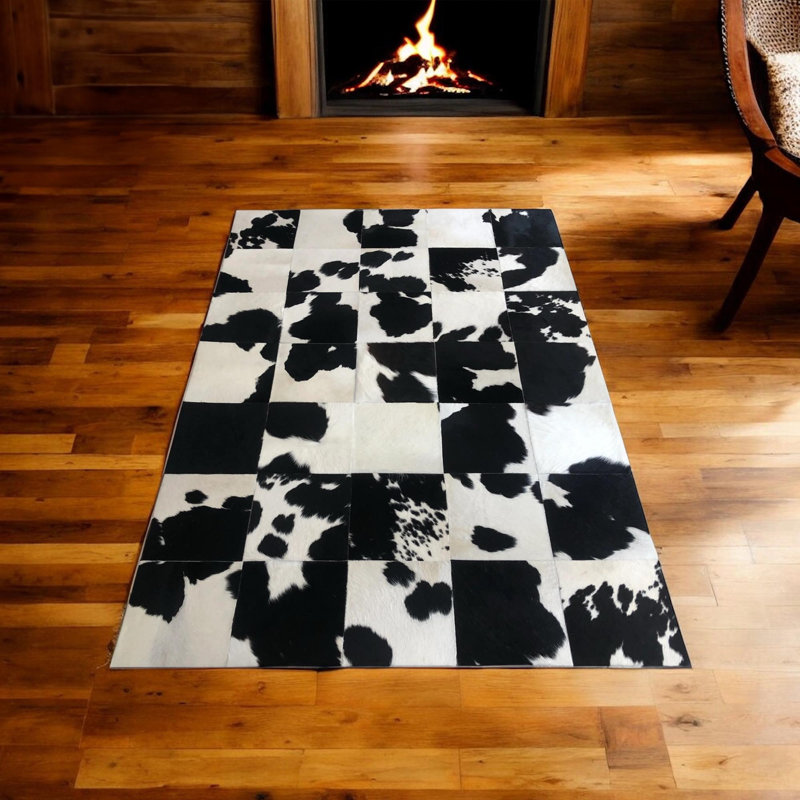 Tapis noir et blanc à motif de vache en patchwork_8,83 po x 12 pi, Carré 8 pi 10 po