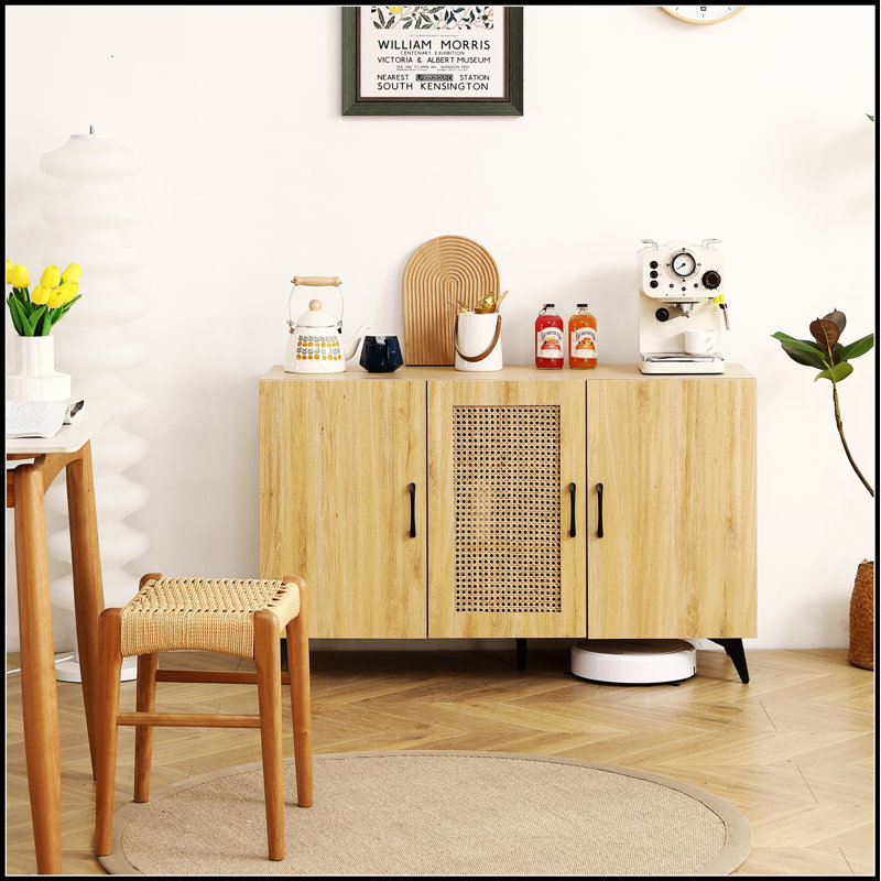 Armoire à trois portes en maille de rotin avec grand espace de rangement, parfaite pour un décor organisé et élégant