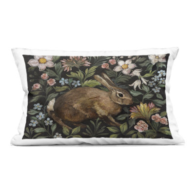 Coussin décoratif imprimé lapin Flora and Fauna par Julia Purinton