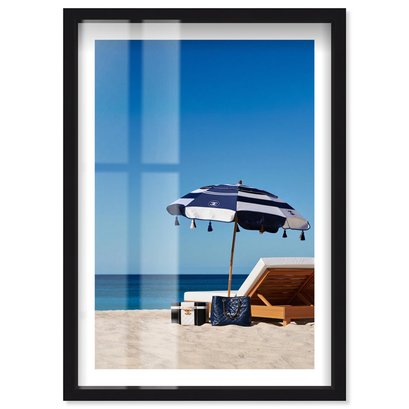 «Oceanfront Elegance Shadowbox», photographie côtière par Notoriart, cadre noir, 24 x 36, H 37 po x l 25 po, Cadre noir
