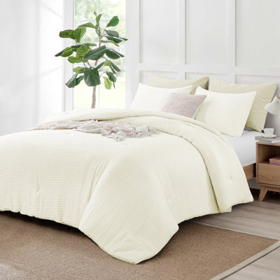 Suniya Lightweight Comforter Set