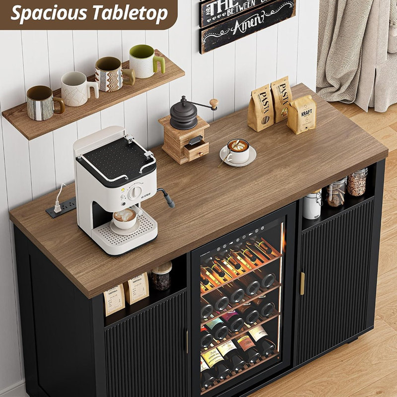 Meuble-bar à café avec compartiment réfrigérateur, rangement pour bouteilles de vin, prise électrique et rangement dans la porte, buffet moderne cannelé