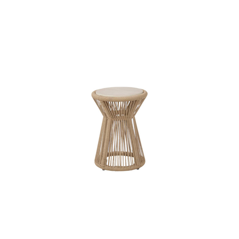 Table à corde avec conception de cylindre texturé, taille compacte et esthétique Coastal-Boho pour une utilisation polyvalente dans n'importe quelle pièce.