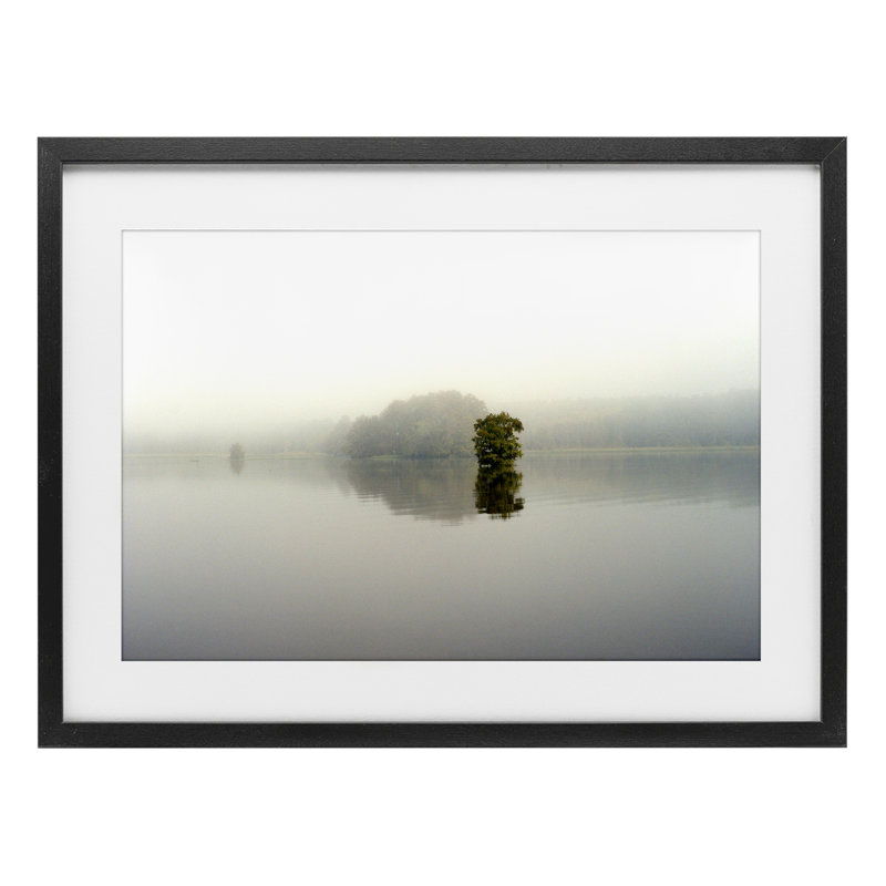 «Misty Lake Reflection», impression par Gail Peck, H 17 po x l 23 po, Cadre noir minuit