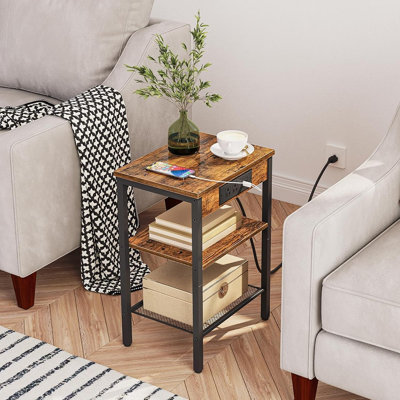 Table d'appoint avec station de charge, ports USB et Type-C, table de bout à 3 niveaux avec tablette réglable, petite table de chevet pour la chambre à coucher, le salon et les petits espaces, brun rustique