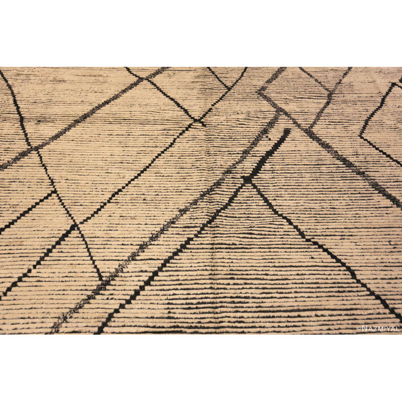 Tapis décoratif moderne à conception tribale unique et tendance One-of-a-Kind