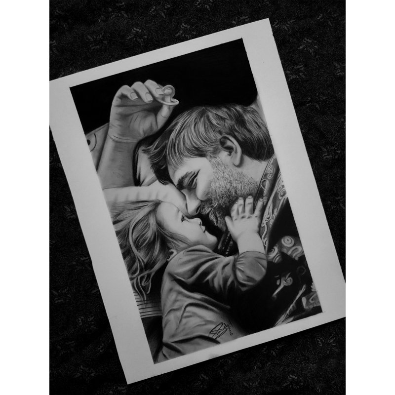 Son premier amour | Gris anthracite et graphite sur papier | Par Paras Pringal