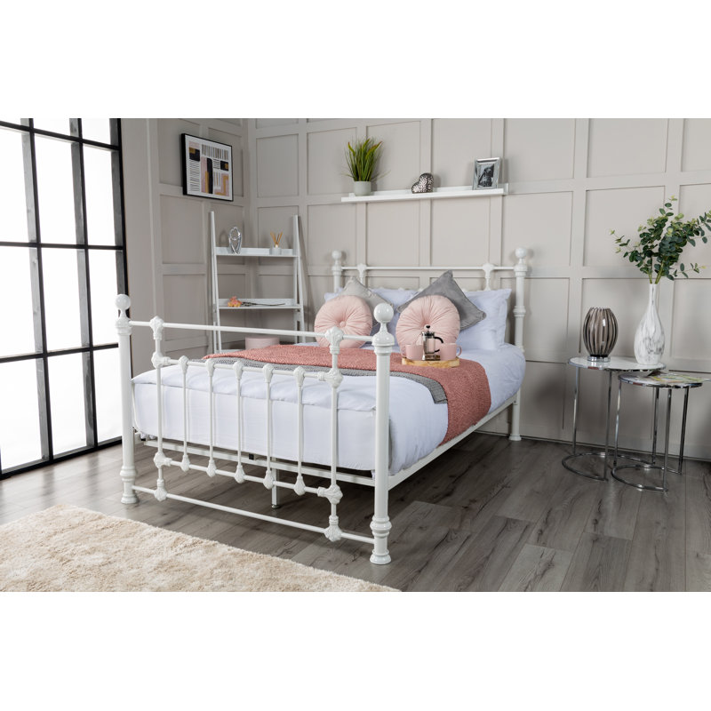 Victoria Metal Bed, Double (4'6)