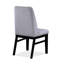 Élégante salle à manger 5 pièces: base de table noire et corps de chaise rembourrés gris