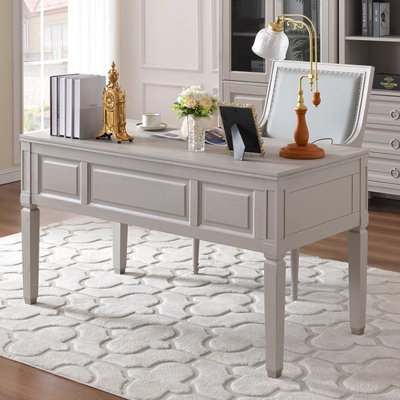 American minimalist style desk