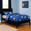 Lit plateforme simple Mid-Century noir avec construction, ensemble de lattes de soutien et pieds fuselés, idéal pour la chambre à coucher, bois d'ingénierie massif, ensemble