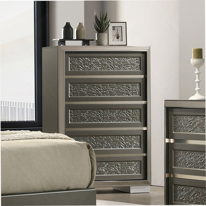Commode de style contemporain à 5 tiroirs avec support à 5 tiroirs et feuillets sur fond gris foncé